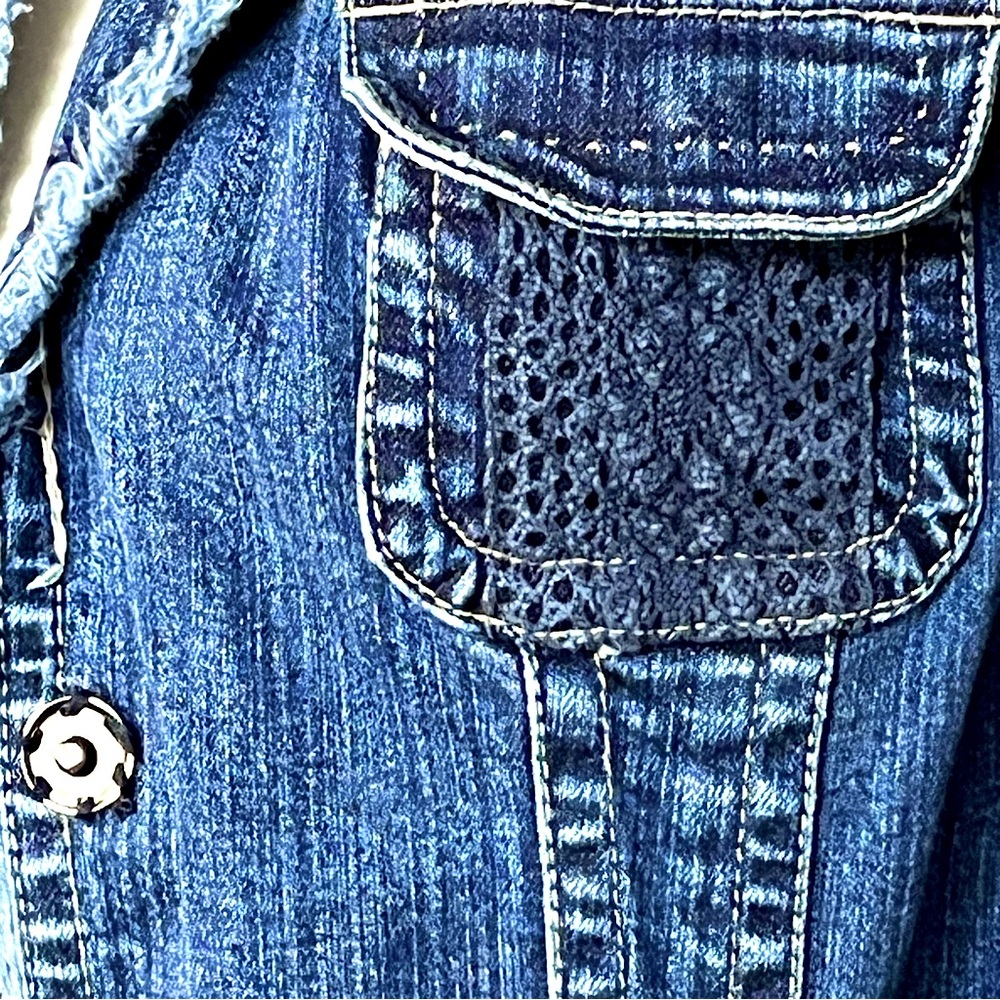 A.M.I. Vintage Women’s Raw Edge Denim Blue Jean Jacket Size M Y2K Casual - Picture 5 of 8